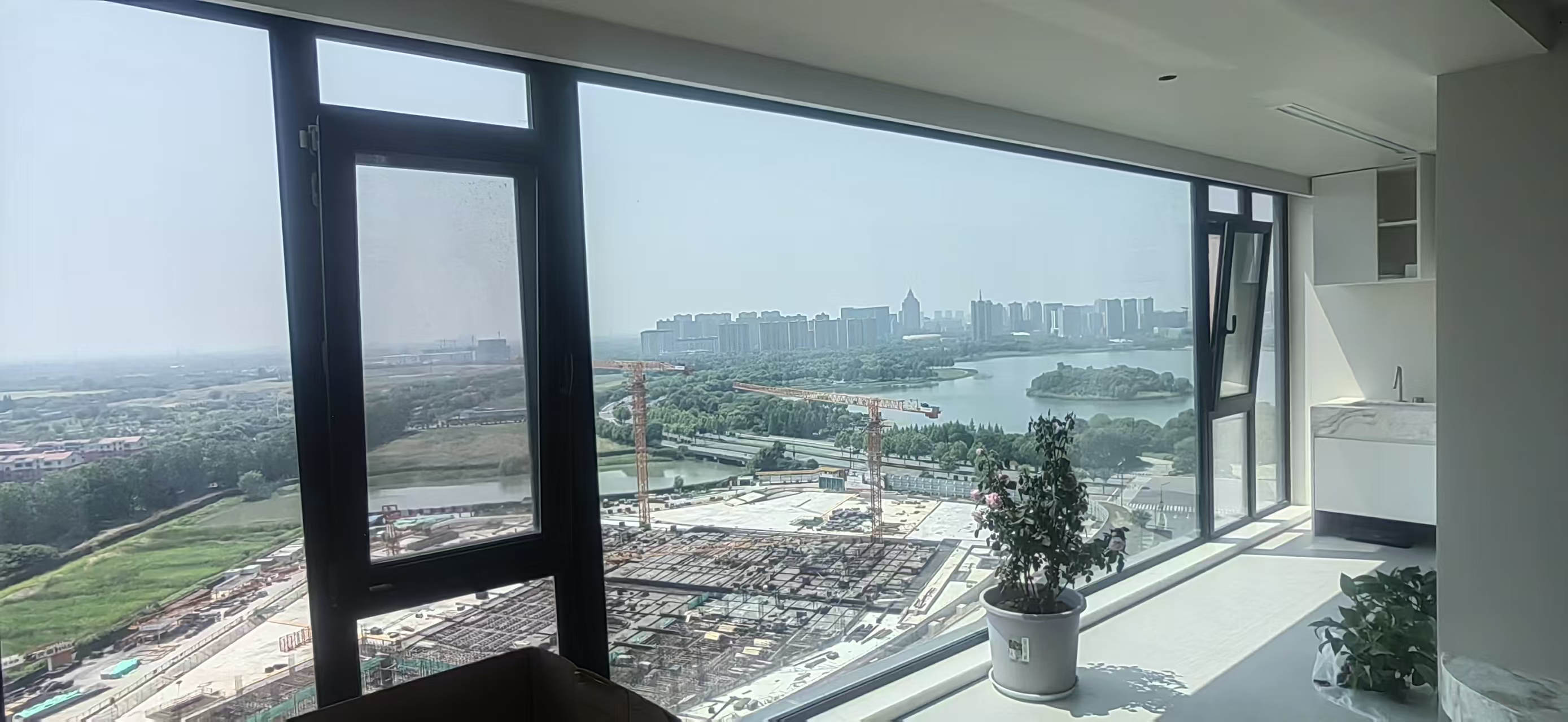 极景高性能门窗大明宫建材家居钻石店现场实拍