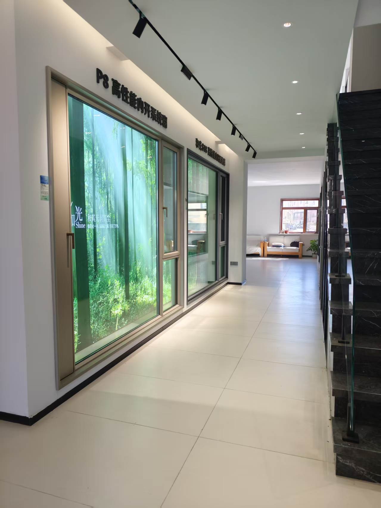 辽宁朝阳极景高性能门窗门店实景