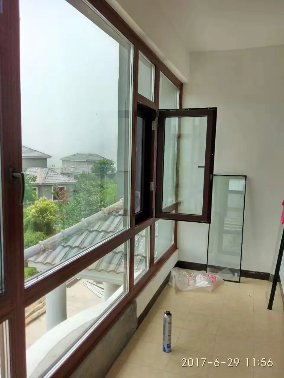 合肥换窗市场调研:梅雨前,室内发霉、窗边水痕和外墙渗水怎样分开?配图2