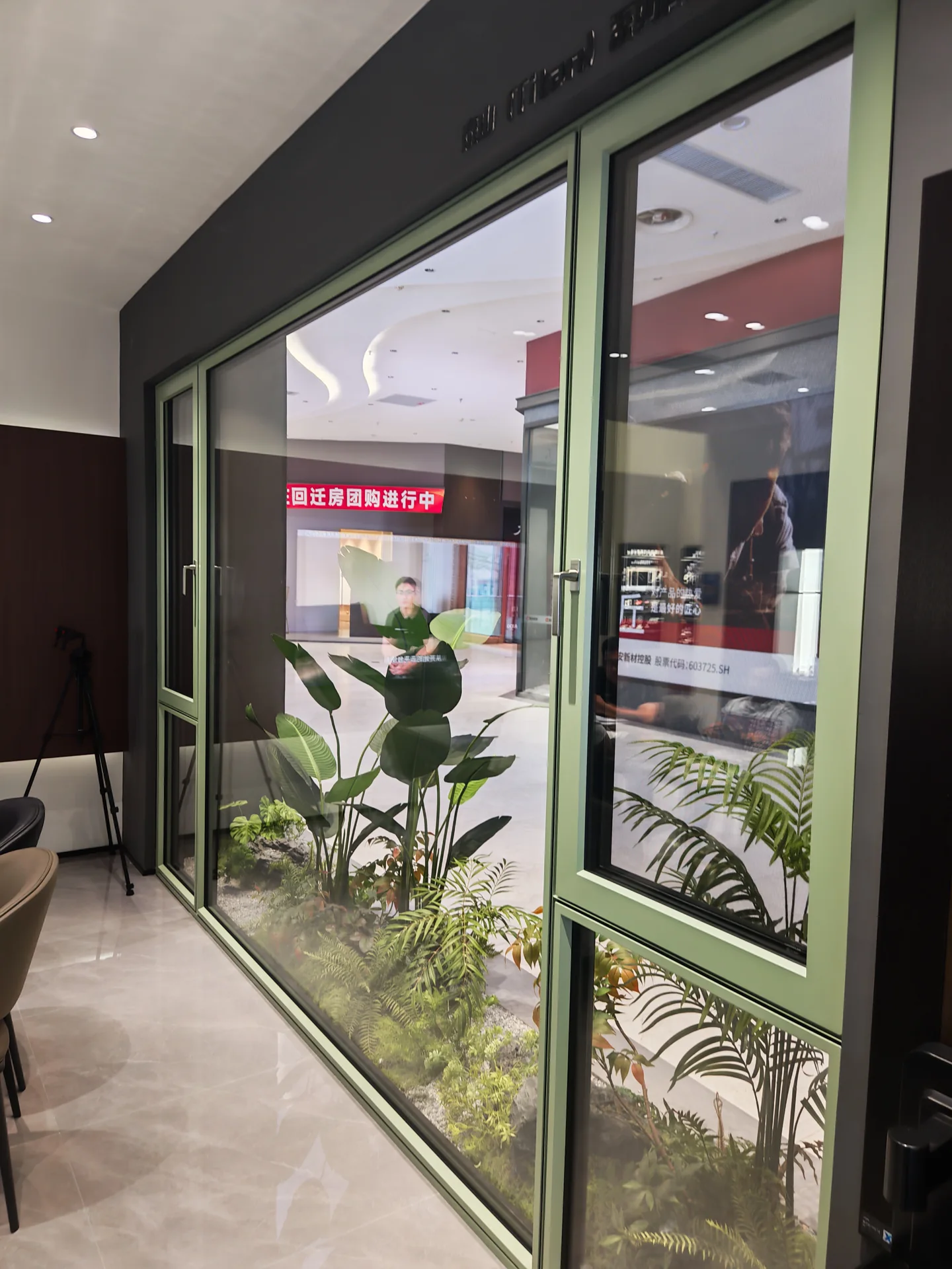石家庄门店样窗实景