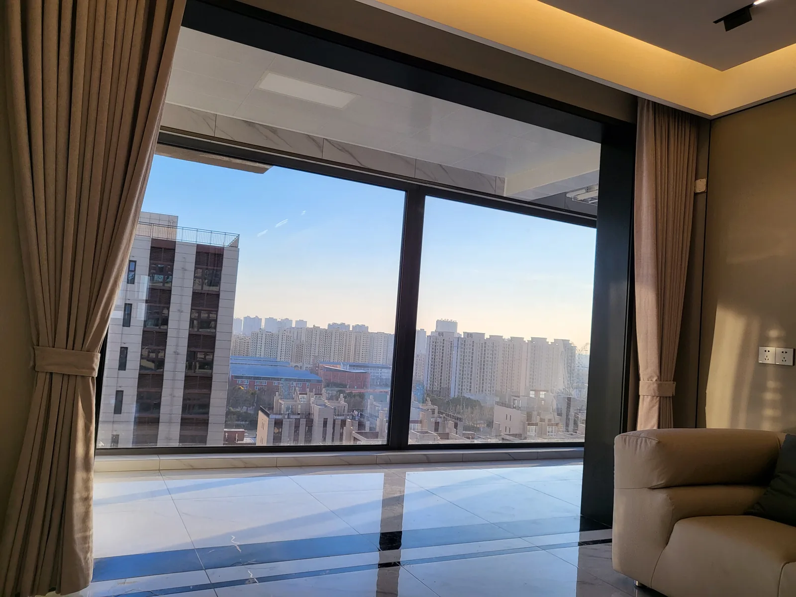 绍兴旧房换窗市场观察:为什么先判断潮湿来源,再谈补胶或换窗?配图2